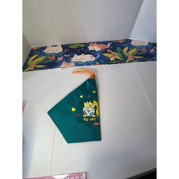 Vintage Pokemon Triangle Coin Pouch Pikachu and Togepi - Picture 6 of 12